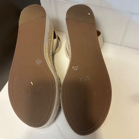 Coutgo Cream Wedge Shoe-Size 9.5 - Picture 4 of 8